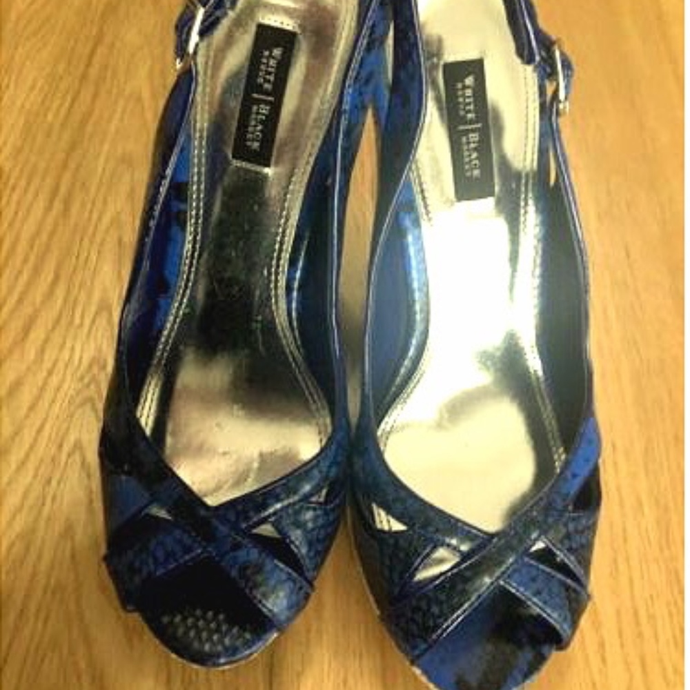 White House Black Market Blue Python Wedge VGUC